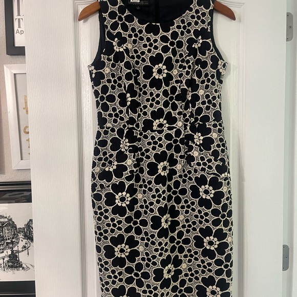 Lafayette148 Embroidered Floral Print Dress Blue w/Pockets  Size 6 - Picture 5 of 9